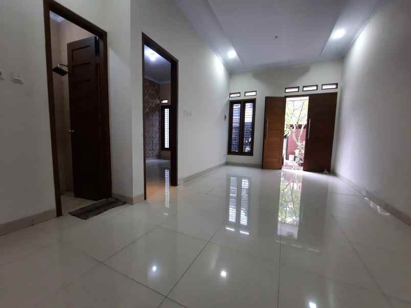 dijual rumah otista kebon nanas selatan 3