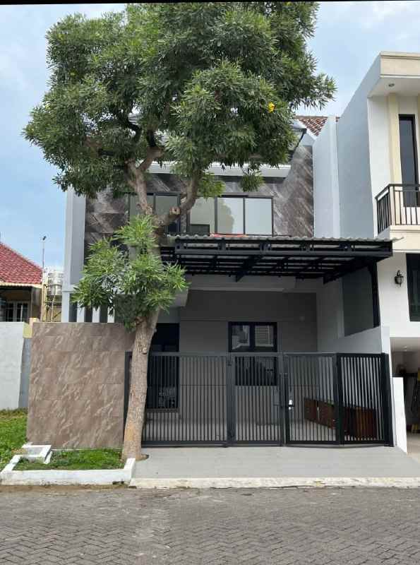 dijual rumah pakuwon city