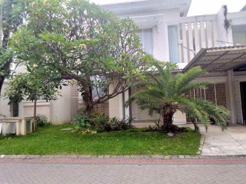 dijual rumah pakuwon city long beach