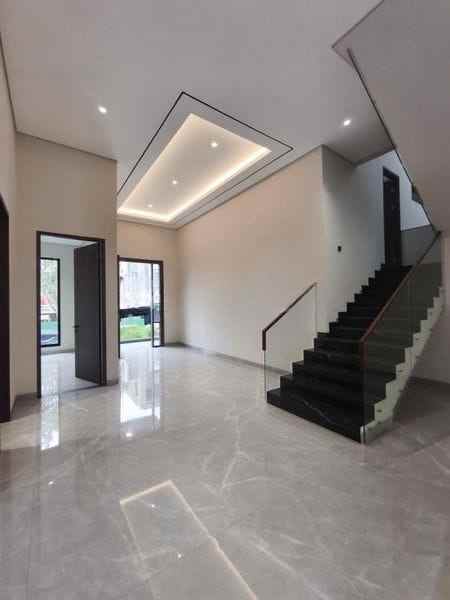 dijual rumah pakuwon indah