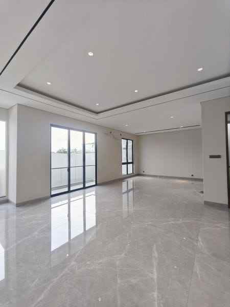 dijual rumah pakuwon indah