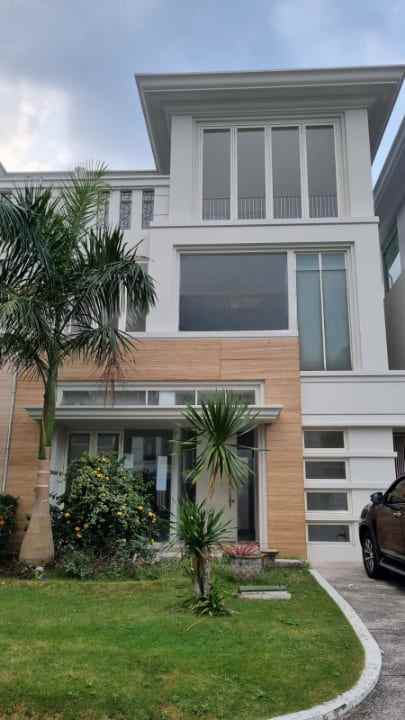 dijual rumah pakuwon indah ritz embassy