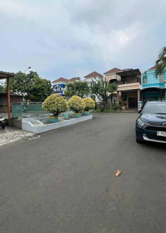 dijual rumah palem semi karawaci