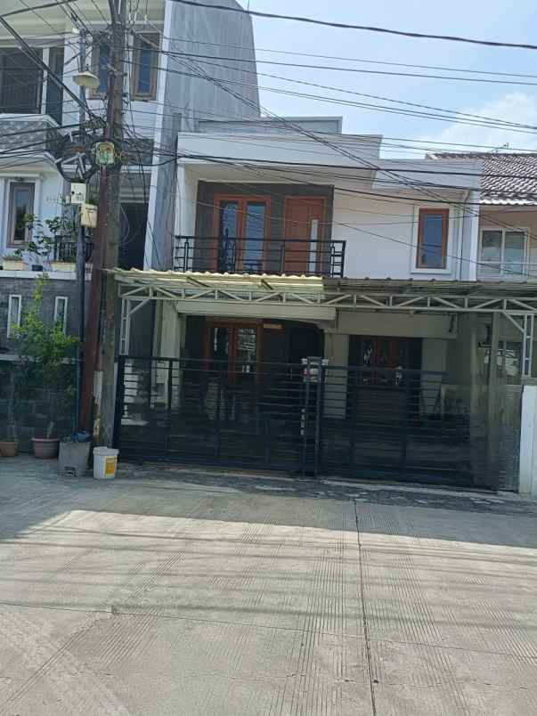 dijual rumah pelepah indah kelapa