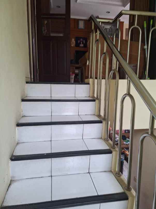 dijual rumah pelepah kelapa gading