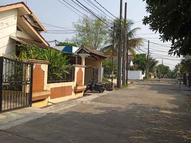 dijual rumah perum bumi pancoran mas jl