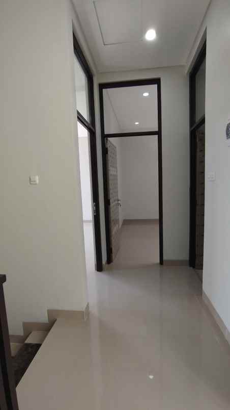 dijual rumah perumahan batu indah