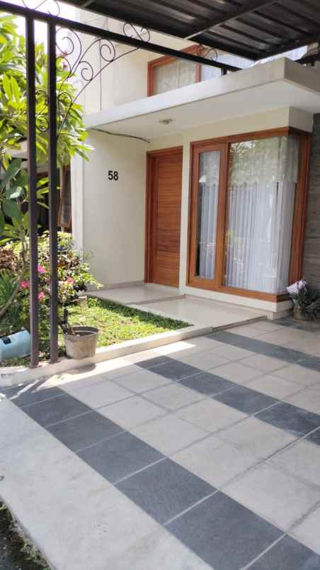 dijual rumah perumahan dealova