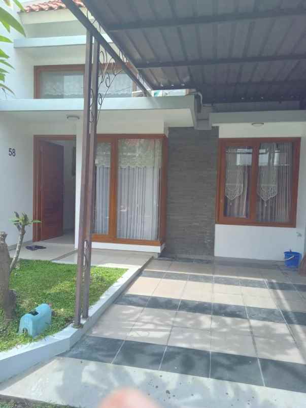 dijual rumah perumahan dealova