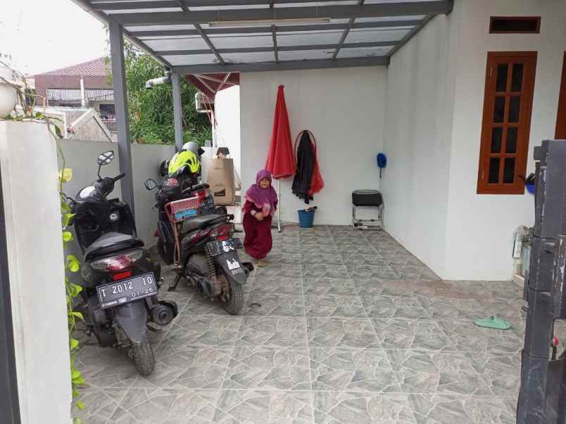 dijual rumah perumahan dian anyar