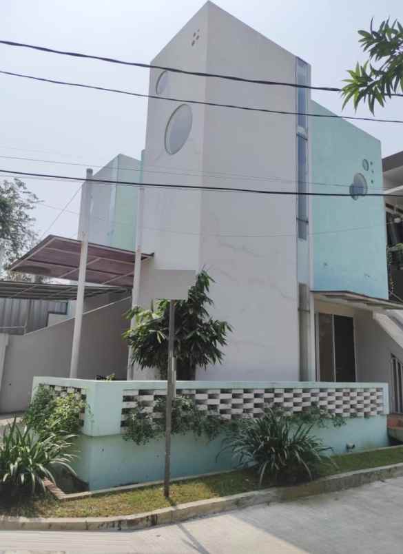 dijual rumah perumahan duta bumi