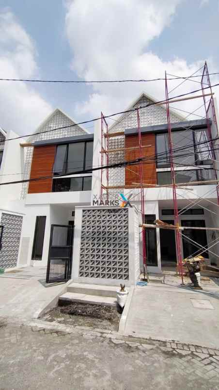 dijual rumah perumahan gading pantai