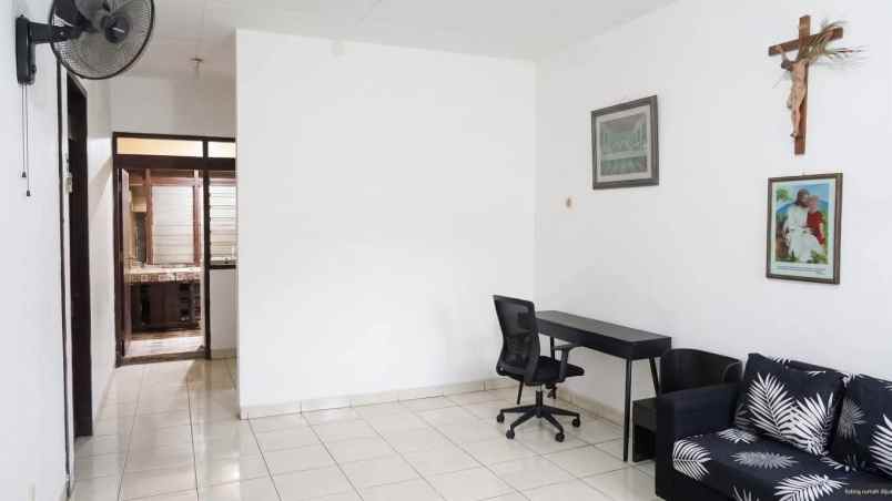 dijual rumah perumahan kutisari indah