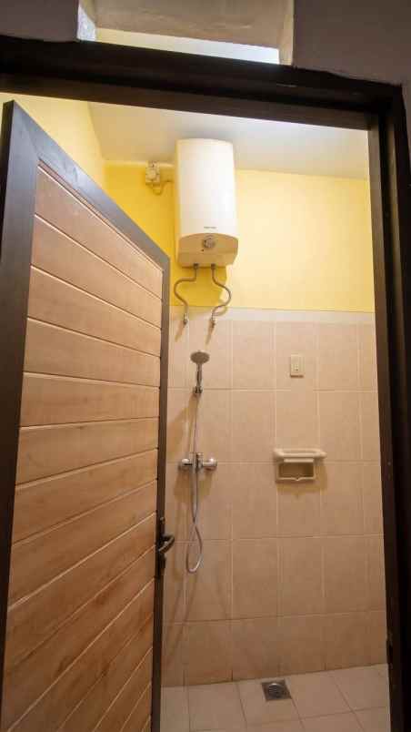 dijual rumah perumahan kutisari indah