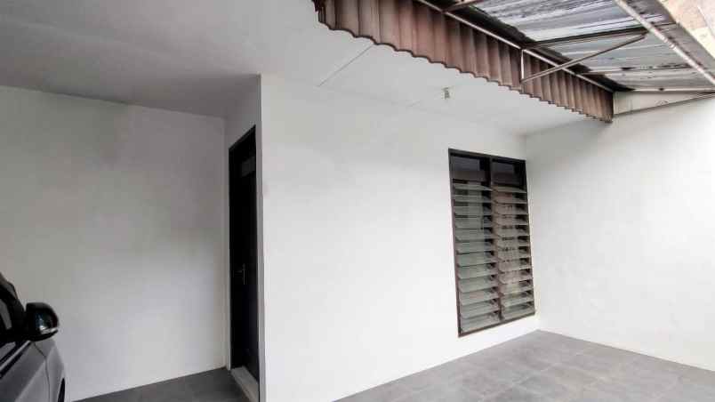 dijual rumah perumahan kutisari indah