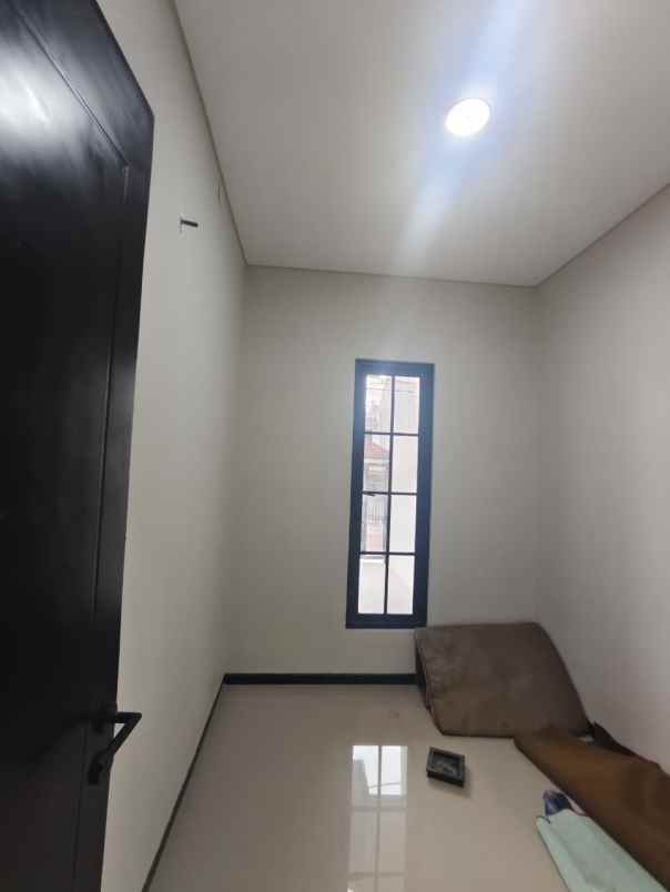 dijual rumah perumahan nirwana