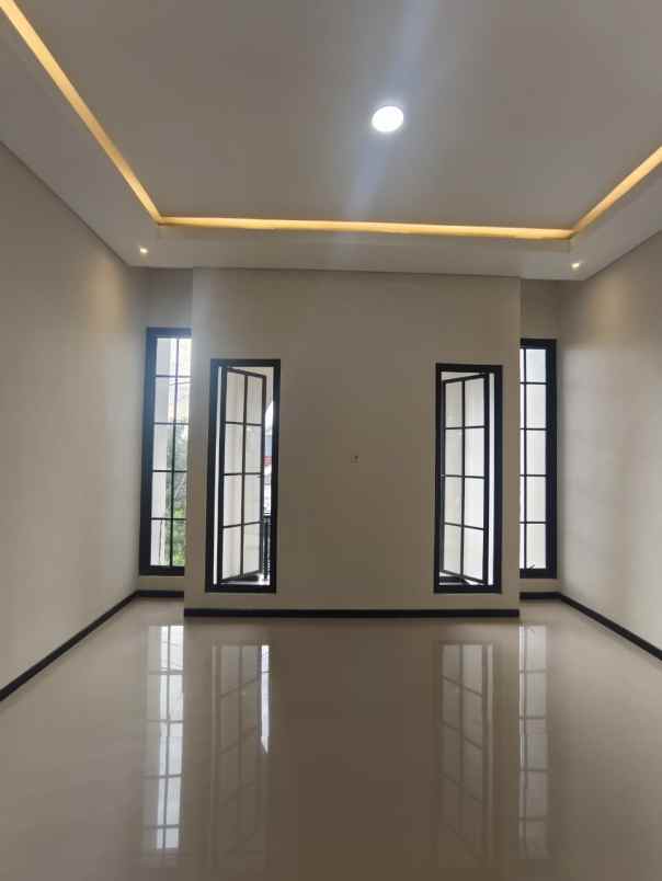 dijual rumah perumahan nirwana