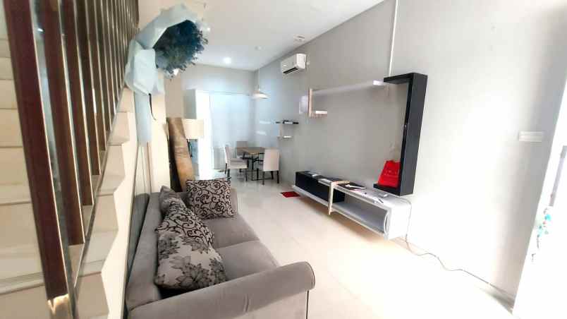 dijual rumah pondok gading residence