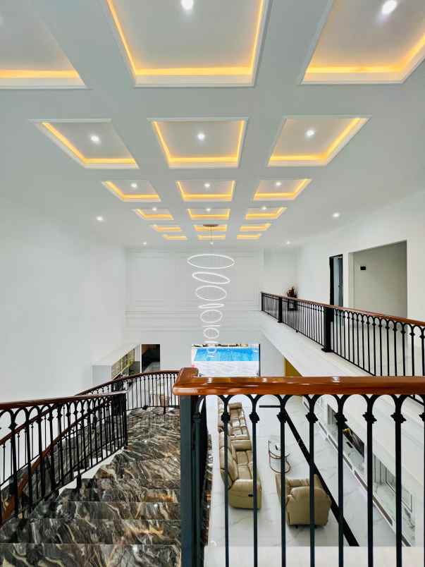 dijual rumah pondok indah