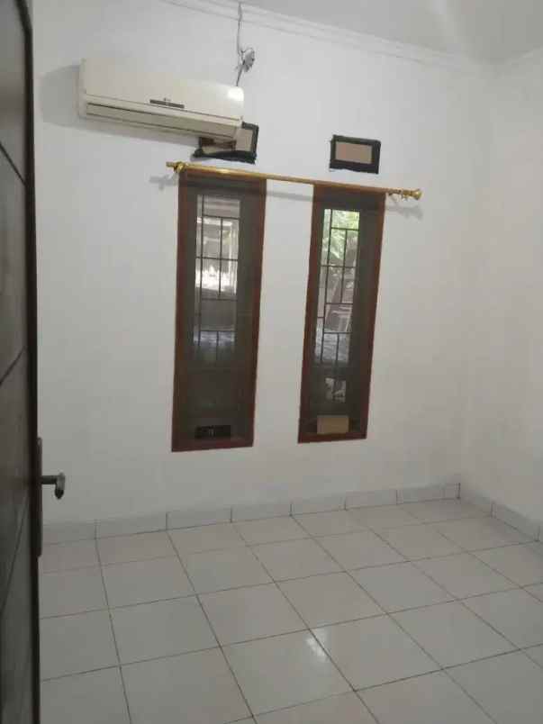 dijual rumah pondok kacang barat