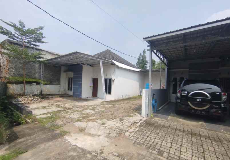 dijual rumah potorono