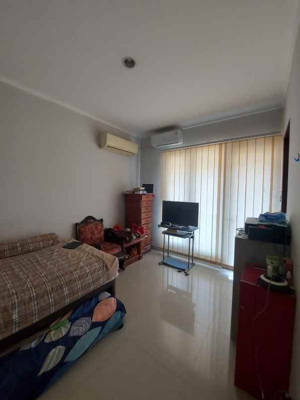 dijual rumah premier riviera jatinegara