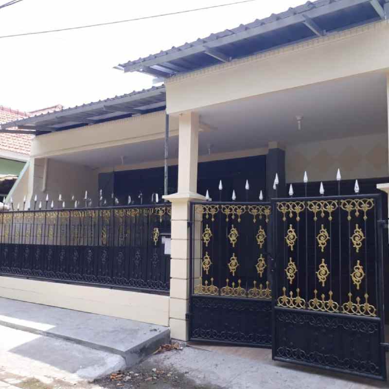 dijual rumah pucang anom