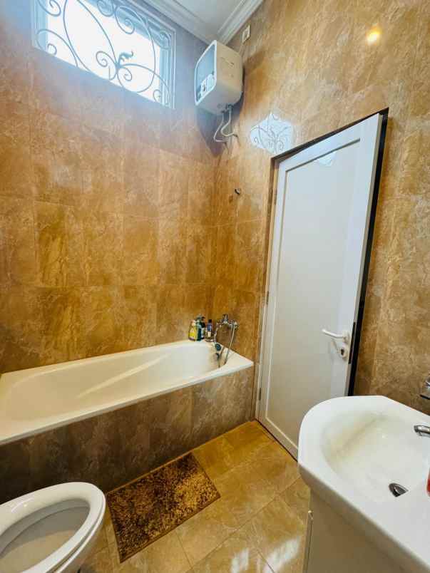 dijual rumah puri asrana sawangan