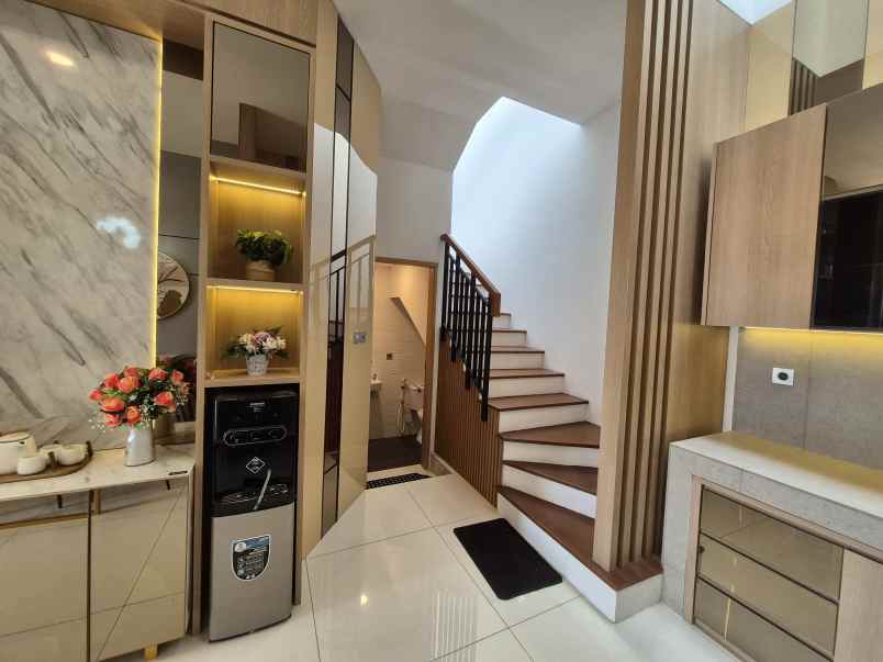 dijual rumah purinusa kembangan