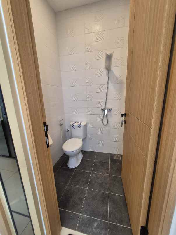 dijual rumah purinusa kembangan