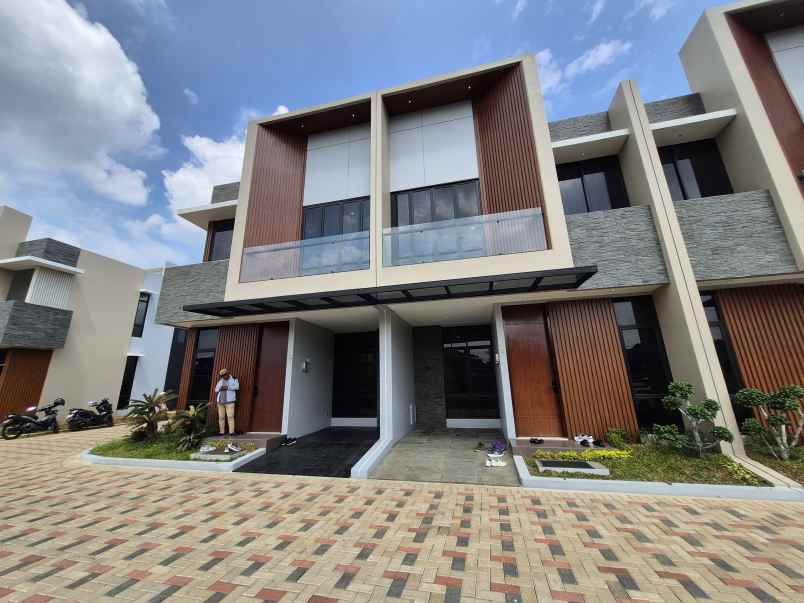 dijual rumah purinusa kembangan