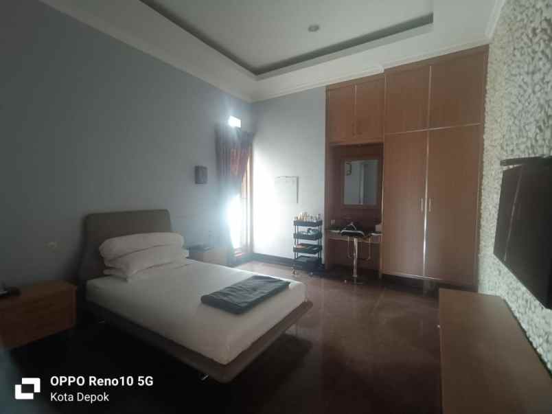 dijual rumah raffles hills cibubur