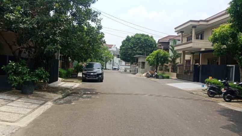 dijual rumah rajawali raya bintaro