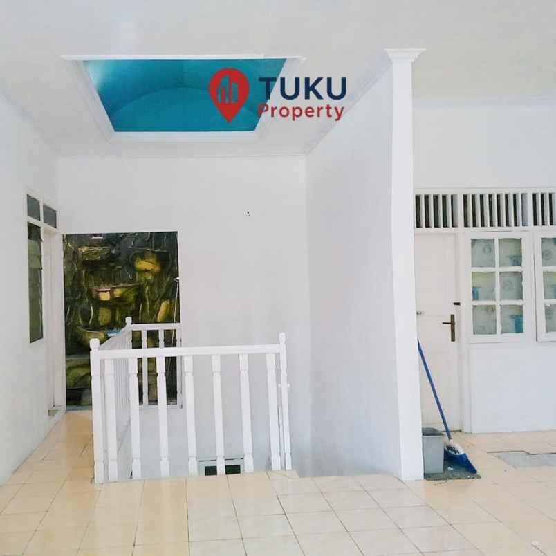 dijual rumah rapih sudah dicat ulang