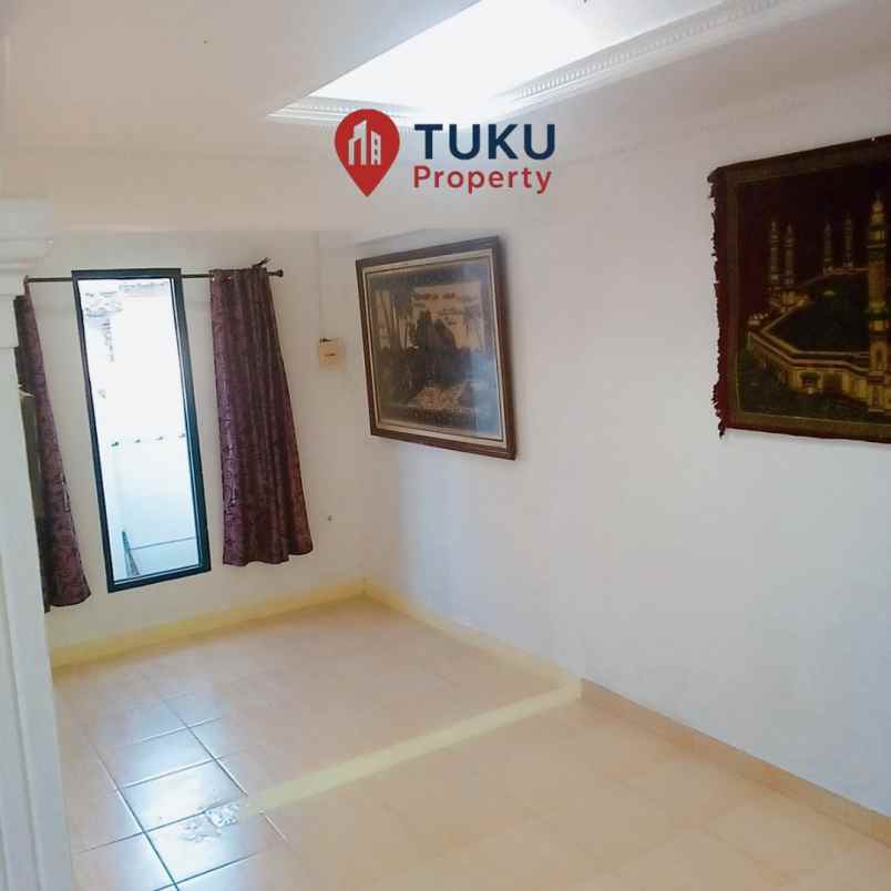 dijual rumah rapih sudah dicat ulang