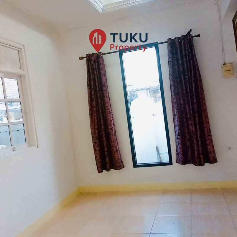 dijual rumah rapih sudah dicat ulang