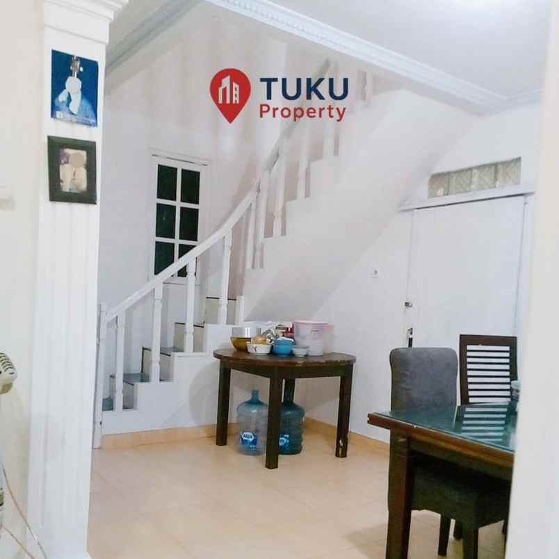 dijual rumah rapih sudah dicat ulang