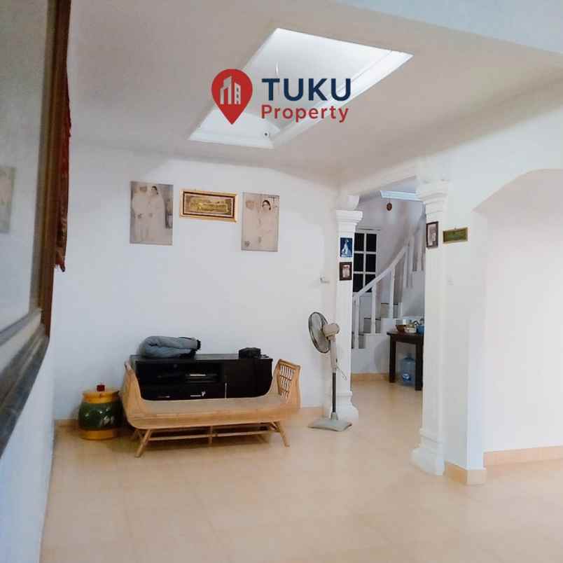 dijual rumah rapih sudah dicat ulang