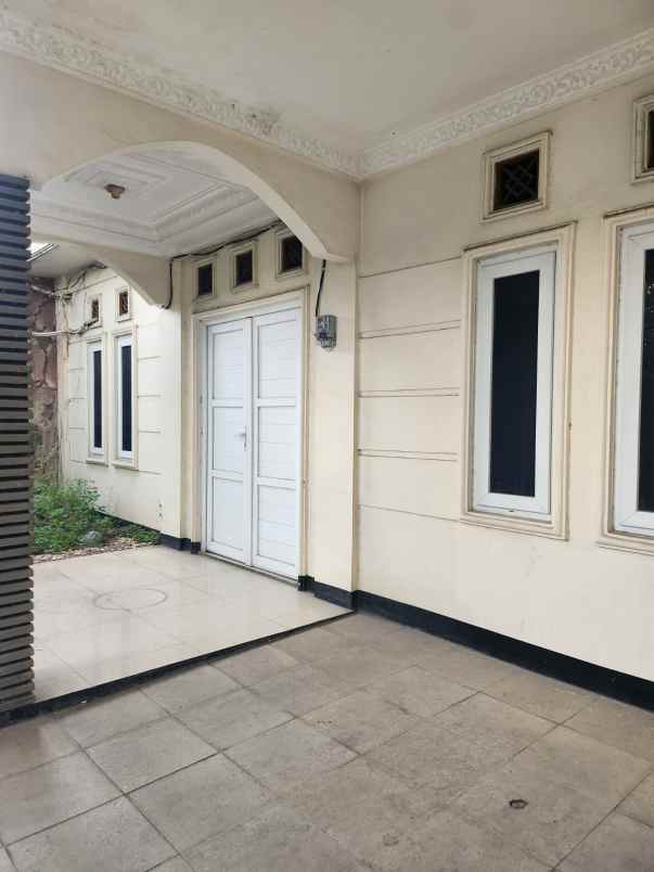 dijual rumah rawalumbu