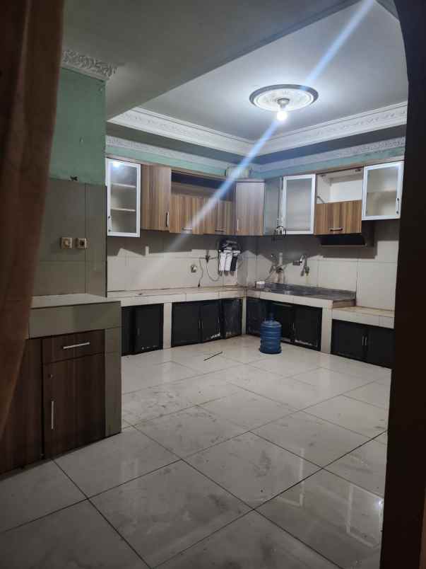 dijual rumah rawalumbu