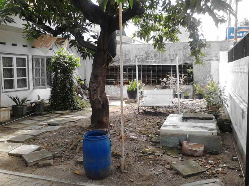 dijual rumah raya karang menjangan