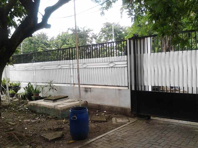dijual rumah raya karang menjangan