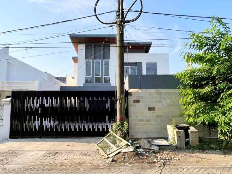 dijual rumah raya kutisari indah