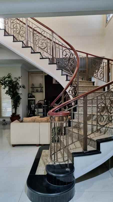 dijual rumah regency 21