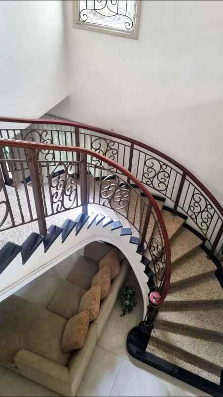 dijual rumah regency 21