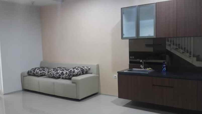 dijual rumah royal park residence