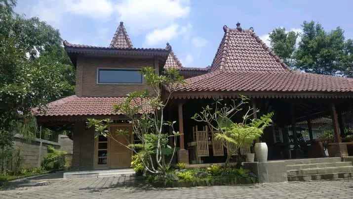 dijual rumah rumah cafe joglo cemorokandang