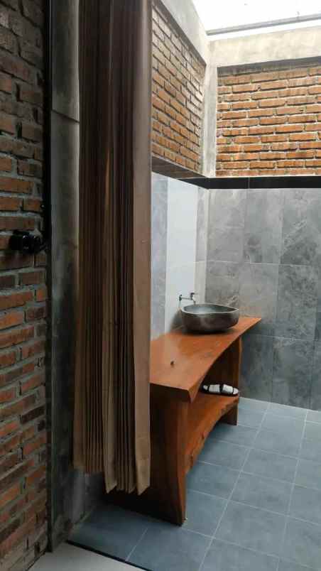 dijual rumah rumah cafe joglo cemorokandang