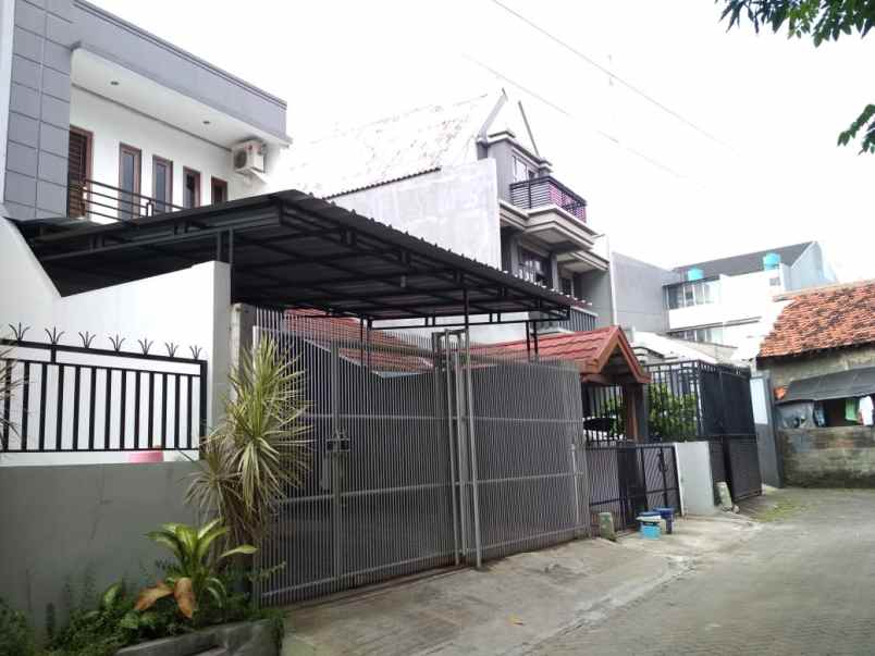 dijual rumah rumah di jl limas taman