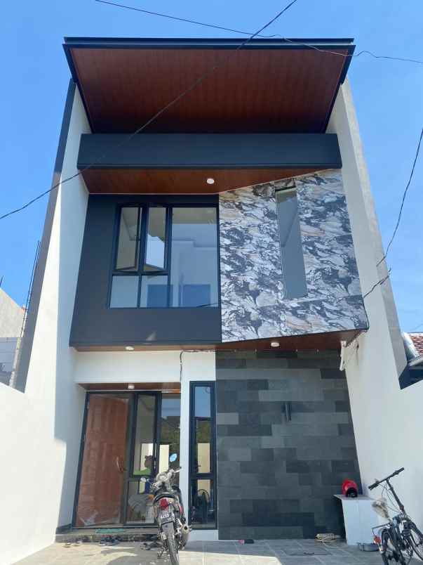 dijual rumah rungkut mapan